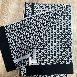 MICHAEL Michael Kors Black and Gray Scarf